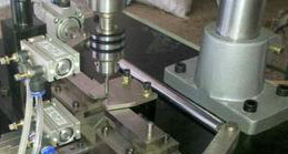 使用全自動(dòng)鉆孔機(jī),有效的提高生產(chǎn)的效率