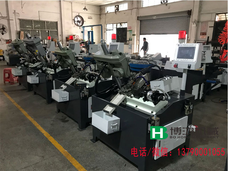 清明節后4臺全自動攻絲機等著客戶來驗貨